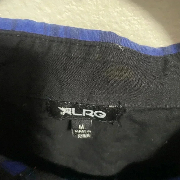 LRG men’s striped casual short sleeve button down shirt size Medium - Picture 4 of 4